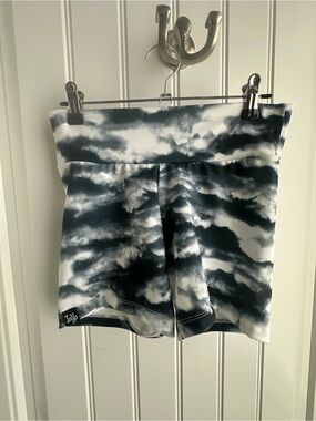 Dark Blue & White Cloud Print Women’s Yoga Shorts